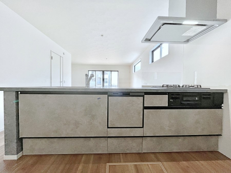 �L�b�`���@�������P�������`Kitchen�`�@��b���e�ރ��r���O�A�������������Ȃ�L�b�`���B�Ƃ́A�������������ł͂Ȃ��A��炵��������A���K�ɂ���ꏊ�B�Ί�̖����A���炬�̓��X�̂��߂ɁA�ŐV�̐ݔ��E�d�l���̗p�B