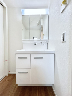 ���ʑ�E���ʏ��@�������P�������`Dressing Room�`�@���邭����������p�E�_�[���[���B�����g���ꏊ�����炱���A���K�ȋ�ԂƂȂ��Ă���܂��B�V�����v�[�h���b�T�[���̗p���Ă���܂��̂ŁA���V��������y�ɏo���܂��B