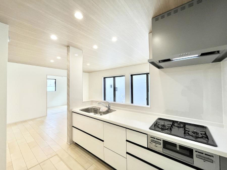�L�b�`���@������A�������`Kitchen�`�@�u���������͉�����낤�v����ȃL�b�`���Ȃ�v�������藿�����ł����Ⴂ�܂��B�L�b�`������̓��r���O����]�ł��܂��B�Ƒ����Ȃ��邨�Ƃ������ɂ������܂��B