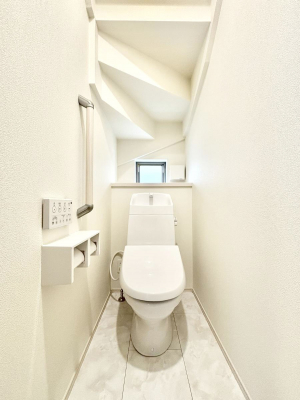 �g�C���@�g�C����1�K��2�K���ꂼ��ɔz�u����Ă��ĂƂĂ��֗��ł��B 