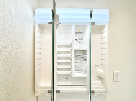 ���̑����ρ@�O�ʋ��̗��ɁA���ϕi��q���p�i�Ȃǂ����[�\�B���ʑ����������ƕۂ��܂��I