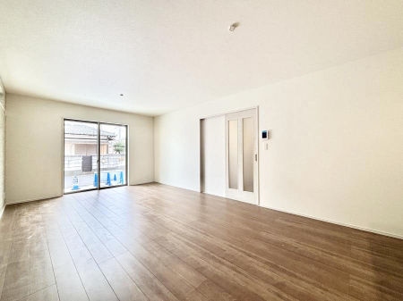 ���r���O�@���邢�z���������A�����̕��͋C�ɖ�������郊�r���O�E�_�C�j���O�B 