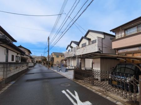 ���n�O�ώʐ^�@�`Exterior�`�@�O�ʓ��H�F�쐼 6m �����@�O�ʓ��H�͊ՐÂȏZ��n���͂���Ԓʂ�̏��Ȃ����H�B���Ԃ̏o��������炭�炭�ł��I���s���_�E���n���w�̂���]�́A���C�y�ɂ��₢���킹���������I