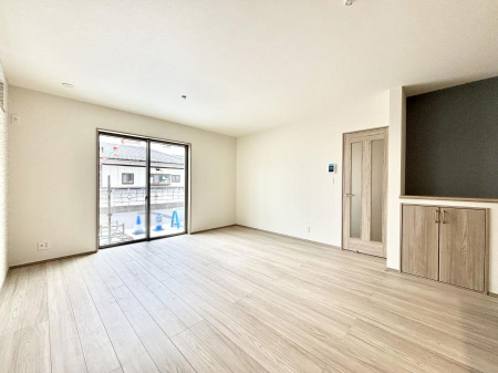 ���r���O�@���邢�z���������A�����̕��͋C�ɖ�������郊�r���O�E�_�C�j���O�B 