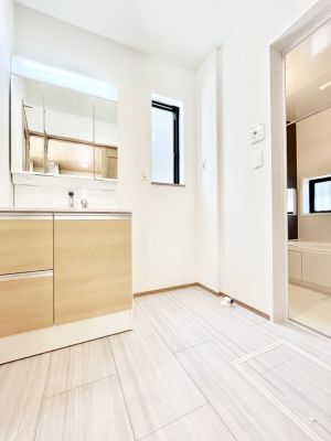 ���̑��@�����`Dressing Room�`�@�Â��Ȃ肪���Ȑ��ʏ�����������ƍ̌��Ɗ��C���\�Ȃ̂ŋC�����悭���g�������܂��B�O�ʋ��^�C�v�̐��ʑ�͋������[�ŎU�炩�肪���Ȑ��ʏ����X�b�L����