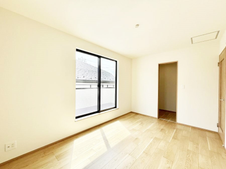 �Q���@�����`Bed Room�`�@�������������̂��ˌ��Ẵ����b�g�ł��B���Ƒ������������ƂŎ苷�Ɋ����Ă����Z�܂����ˌ��Ăł͊e�����v���C�o�V�[��ۂ��Ƃ��ł��܂��B�Z�܂��ɂ�Ƃ肪���܂�S�������b�N�X�ł��܂���