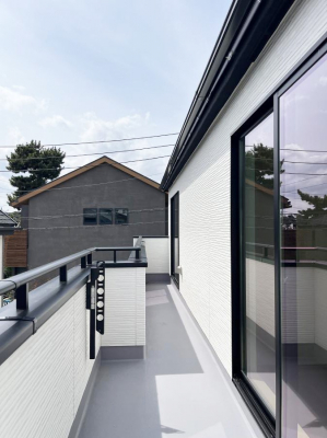 �o���R�j�[�@�����`Balcony�`  �o���R�j�[�͉������z���������݁A���z�c����󕨂��C�����悭�������Ƃ��ł��܂��B  �g���₷���J���I�ȃo���R�j�[�ł����z�����������Ղ�~�蒍���A�o���R�j�[�t���Z�܂��B  