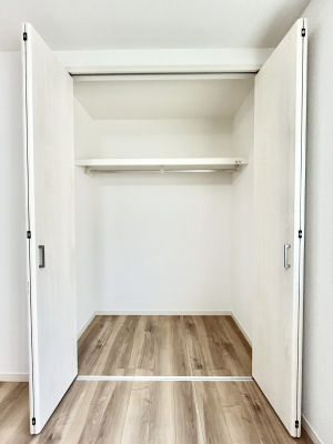 ���[�@�m���̃N���[�[�b�g�B���s��������̂Ō���̈ߗނ�����������܂�܂��B