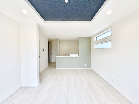 ���̑����ρ@�Ƒ��̏Ί炪���R�Ɛ��܂�Ă���A����ȕ��͋C�̃_�C�j���O�Ɏd�オ���Ă��܂� 