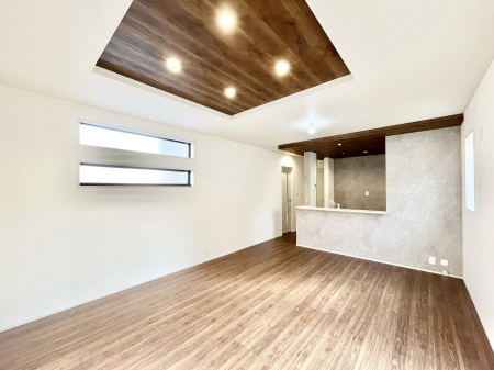 ���r���O�@���邢�z���������A�����̕��͋C�ɖ�������郊�r���O�E�_�C�j���O�B �@