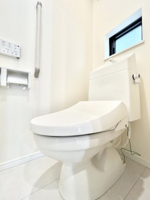 �g�C���@������A�������`Toilet�`�@�Y��E�X�b�L���E���K�ȃE�H�V�����b�g�t�g�C���ł��낰���Ԃł��B�̌������薾�邭�A���K��ԂƂȂ��Ă���܂��������g���ꏊ�����炱���̔z���ł��I