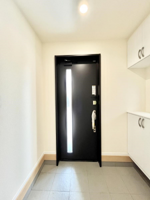 ���ց@������B�������`Entrance�`�@�Ƃ̒��ł��q�l���}����ŏ��̏ꏊ�ł��錺�ւ́A�Ƃ̈�ۂ��̂��̂ł��I�L�x�Ȍ��֎��[�ŁA����Y��ɕۂ��Ƃ��o���܂��􌺊ւɂ͂����Ղ���[�̉��ʔ��������I