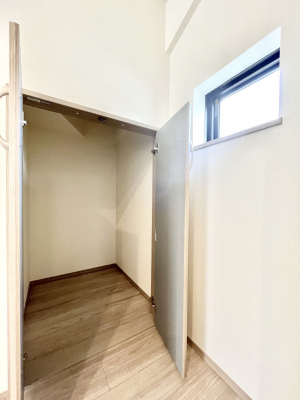 ���̑����ρ@���p�i�̃X�g�b�N�␅�Ȃǂ̔��~�Ɏg����K�i�����[�B