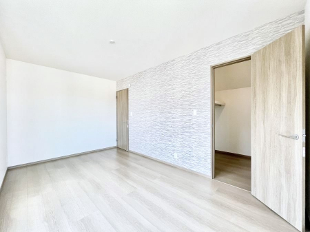 �Q���@�����`Bed Room�`�@�u��������������l�v�Ƃ��v�w�ł�����肭�낰��Q���B�����̉Ǝ��₨�d���ɔ�ꂽ���̓t�J�t�J�̃x�b�g�Ŗ�����Ă��������B�e���r��{�I�������Ă����K�ȍL����������