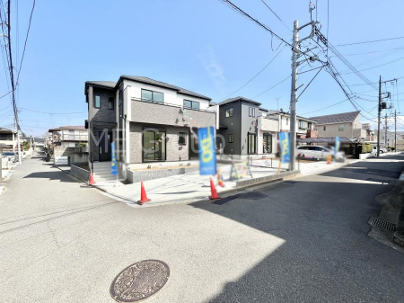 ���n�O�ώʐ^�@�O�ρ`Exterior�`�@�O�ʓ��H�F�쐼 4m �����A�k�� 4m �����@��w�̈�ˌ��Ă𒆐S�Ƃ����X���݂����R�Ƒ����A���ӂ͍��������������Ă��Ȃ��̂ŁA�΂̑����ՐÂȎ����������ł��B