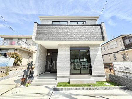 ���n�O�ώʐ^�@�������ꂽ�O�ρA�㎿�ȏZ��Ԃ��L���鎺���͉i�����S���ĉ߂�����Z���ł��B 