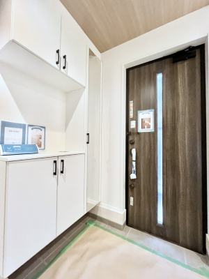 ���ց@���ʔ��͂��Ƒ��̎ʐ^��G�߂̃C���e���A�ŏ���I�Ƃ��ĉ��o�ł��܂�