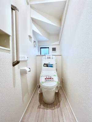 �g�C���@�g�C����1�K��2�K���ꂼ��ɔz�u����Ă��ĂƂĂ��֗��ł��B 