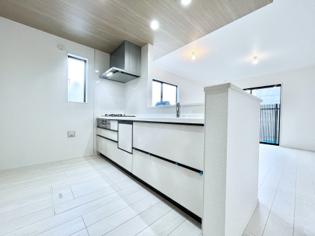 �L�b�`���@�u�₩�ȕ����ʂ蔲����L�b�`���B��������̂Ŗ��邭���C�ɂ��𗧂��܂��B