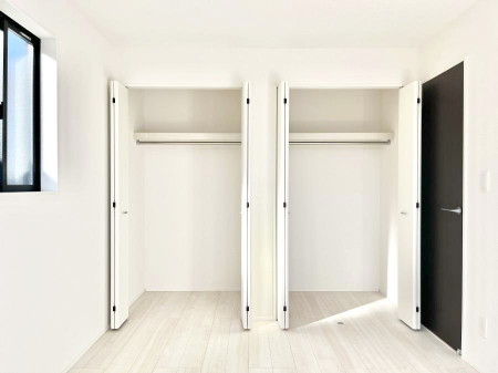 ���[�@������10�������`Closet�`�@�ǖʃN���[�[�b�g������΃^���X��u���K�v���Ȃ��A�o������̂Ȃ��X�b�L����Ԃ��ێ��ł��܂��B����ꂽ�X�y�[�X��L���Ɋ��p�ł������B