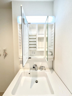 ���̑����ρ@�O�ʋ��̗��ɁA���ϕi��q���p�i�Ȃǂ����[�\�B���ʑ����������ƕۂ��܂��I