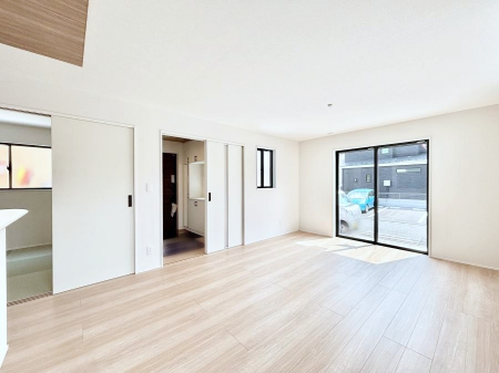 ���r���O�@���邢�z���������A�����̕��͋C�ɖ�������郊�r���O�E�_�C�j���O�B 