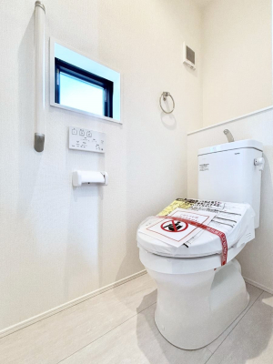 �g�C���@�g�C����1�K��2�K���ꂼ��ɔz�u����Ă��ĂƂĂ��֗��ł��B 