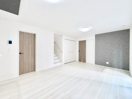 ���̑����ρ@�Ƒ��̏Ί炪���R�Ɛ��܂�Ă���A����ȕ��͋C�̃_�C�j���O�Ɏd�オ���Ă��܂� 