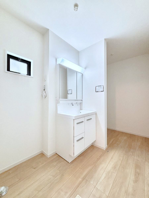 ���̑��@�����`Dressing Room�`�@�Â��Ȃ肪���Ȑ��ʏ�����������ƍ̌��Ɗ��C���\�Ȃ̂ŋC�����悭���g�������܂��B�O�ʋ��^�C�v�̐��ʑ�͋������[�ŎU�炩�肪���Ȑ��ʏ����X�b�L����