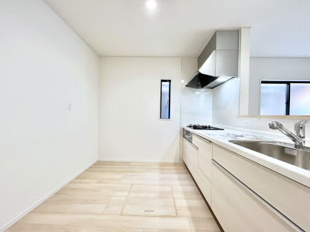 �L�b�`���@�u�₩�ȕ����ʂ蔲����L�b�`���B��������̂Ŗ��邭���C�ɂ��𗧂��܂��B