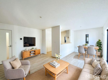 ���r���O�@������4�������`Living�`�@�O���̗��Ȃ��V���v���ł�������LDK�B���������������ނ̂Ŏ��������邭�A�Ƒ��̌e���̏�Ƃ��ăs�b�^���ł��B�J�����Ɠ�������̗ǂ��𐥔񂲗����������I�@���Ƌ��CG�ł�