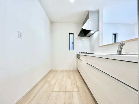 �L�b�`���@������4�������`Kitchen�`�@���R�������鑋�̂���L�b�`���������g���ꏊ�����炱���A�g��������l�����܂����B�������Ƃ����L�b�`���R�[�i�[�͎����L���Ȏd�オ��ƂȂ��Ă���܂��B