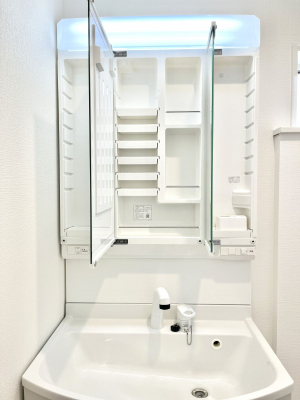 ���̑����ρ@�O�ʋ��̗��ɁA���ϕi��q���p�i�Ȃǂ����[�\�B���ʑ����������ƕۂ��܂��I