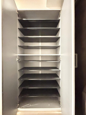 ���̑����ρ@�����Ղ���[�ł���V���[�Y�{�b�N�X�ŉƑ��S���̌C���A���ւ�������B  