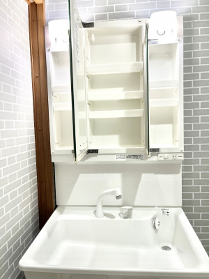 ���̑����ρ@�O�ʋ��̗��ɁA���ϕi��q���p�i�Ȃǂ����[�\�B���ʑ����������ƕۂ��܂��I