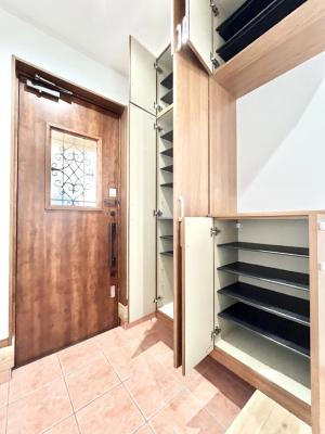 ���̑����ρ@�����Ղ���[�ł���V���[�Y�{�b�N�X�ŉƑ��S���̌C���A���ւ�������B  