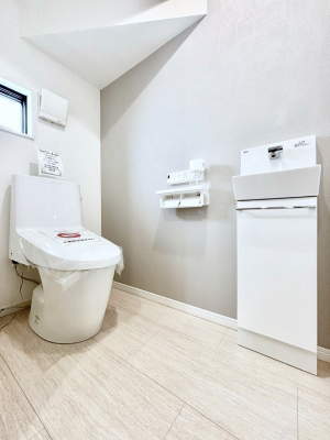 �g�C���@�g�C����1�K��2�K���ꂼ��ɔz�u����Ă��ĂƂĂ��֗��ł��B 