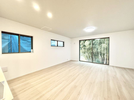 ���r���O�@�傫�ȑ����炽���Ղ�̗z���ƕ����������郊�r���O