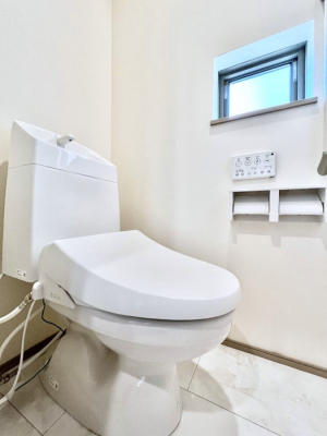 �g�C���@������2-F�������`Toilet�`�@�Y��E�X�b�L���E���K�ȃE�H�V�����b�g�t�g�C���ł��낰���Ԃł��B�̌������薾�邭�A���K��ԂƂȂ��Ă���܂��������g���ꏊ�����炱���̔z���ł��I