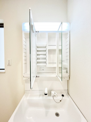 ���̑����ρ@�O�ʋ��̗��ɁA���ϕi��q���p�i�Ȃǂ����[�\�B���ʑ����������ƕۂ��܂��I