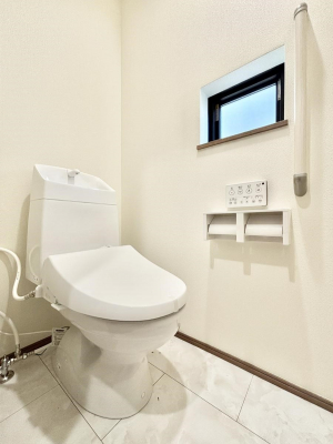 �g�C���@�g�C����1�K��2�K���ꂼ��ɔz�u����Ă��ĂƂĂ��֗��ł��B 