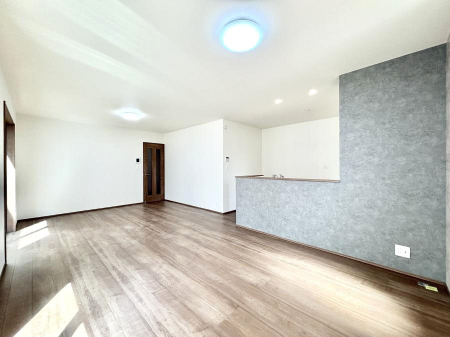 ���̑����ρ@�Ƒ��̏Ί炪���R�Ɛ��܂�Ă���A����ȕ��͋C�̃_�C�j���O�Ɏd�オ���Ă��܂��B