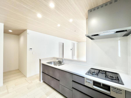 �L�b�`���@������B�������`Kitchen�`�@�u���������͉�����낤�v����ȃL�b�`���Ȃ�v�������藿�����ł����Ⴂ�܂��B�L�b�`������̓��r���O����]�ł��܂��B�Ƒ����Ȃ��邨�Ƃ������ɂ������܂��B