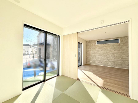 ���̑����ρ@���r���O�Ɨׂ荇���Ă���a���B�ق��ƈꑧ�ł���a�̋�Ԃ��Y�ꂸ�ɁB 