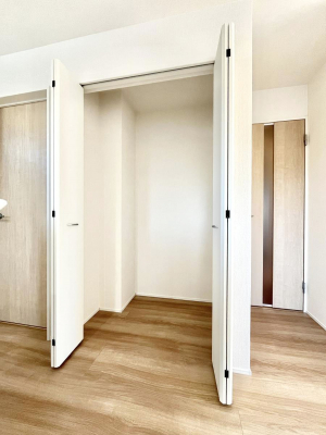 ���̑����ρ@���r���O���[�B�����Ɏ��[������ƕ����W�܂�LDK���X�b�L���Еt�������ł��ˁB  