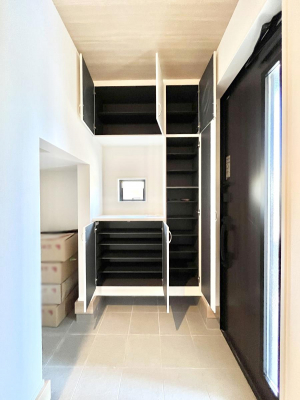 ���̑����ρ@�����Ղ���[�ł���V���[�Y�{�b�N�X�ŉƑ��S���̌C���A���ւ�������B  