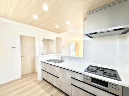 �L�b�`���@���������Ȃ���ł����Ƒ��Ƃ̉�b���y���߂�ΖʃL�b�`��