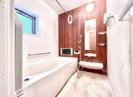 �����@�����`Bath Room�`�@�������Ƒ���L�΂��ē������邱�Ƃ��\�I���q�l�Ƃ��ꏏ�ł��\���ȍL���Ȃ̂ŁA���r���O�Ƃ͈�����Ƒ��c�R�̂ЂƎ������y���݂��������܂��B��CG���H��