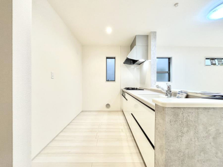 �L�b�`���@�����`Kitchen�`�@���R�������鑋�̂���L�b�`���������g���ꏊ�����炱���A�g��������l�����܂����B�������Ƃ����L�b�`���R�[�i�[�͎����L���Ȏd�オ��ƂȂ��Ă���܂��B