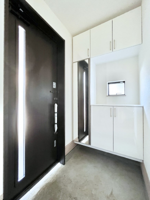 ���ց@������B�������`Entrance�`�@�Ƃ̒��ł��q�l���}����ŏ��̏ꏊ�ł��錺�ւ́A�Ƃ̈�ۂ��̂��̂ł��I�L�x�Ȍ��֎��[�ŁA����Y��ɕۂ��Ƃ��o���܂��􌺊ւɂ͂����Ղ���[�̉��ʔ��������I